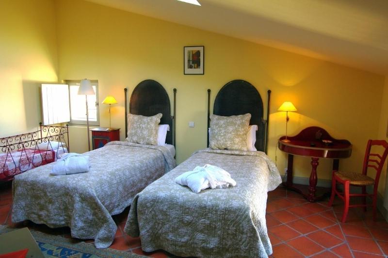 La Parenthese Hostellerie Provencale Uzès Zimmer foto